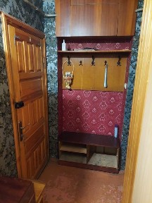 Здам 2 кімнатну квартиру в центрі на Британській перший поверх Є все