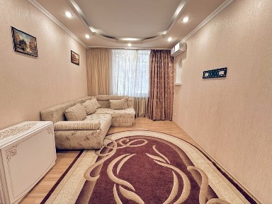Центр вул. Миру 3-кімн. 75 м² + гараж