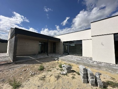 Будинок під фінішний ремонт в місті