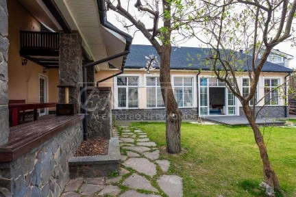 Оренда / Автономний будинок / 220 м2 / Осокорки/ інвертор