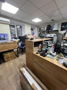 Центр. Новий будинок. Оренда приміщення з окремим входом.