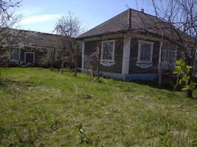 Продаю хату з великою територією