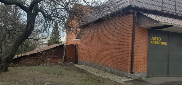 Увага Е вiдновлення продам будинок у центрi мiста метро Киiвська