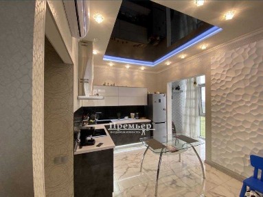 У продажу квартира з ремонтом та панорамним видом на море