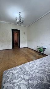 Продаже 2х ком. квартира с раздельными комнатами в центре Черемушек.