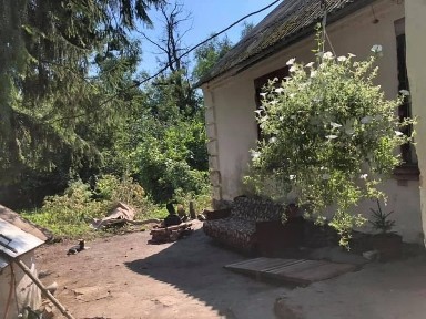 Добротний будинок з цегли для життя або туризму.