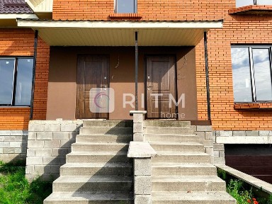 Половина будинку 147.4 м2 + 3 сот. ділянка по вул. Липлянська