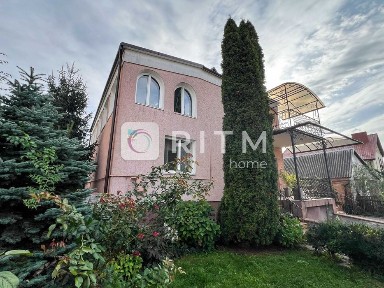 Продаж простoрого будинку з ремонтом у Луцьку!