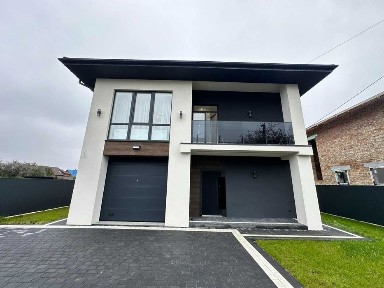 Продаю Якісний будинок в Крихівцях поруч вулиці Садова.