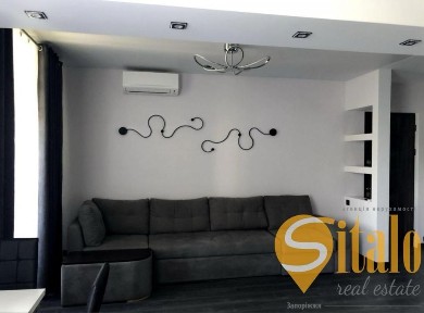 Продаж 2-х кімнт. квартири студії площа Маяковського (019)