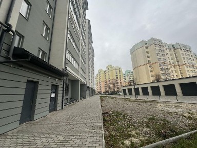 Панорамна квартира біля річки, можна робити ремонт