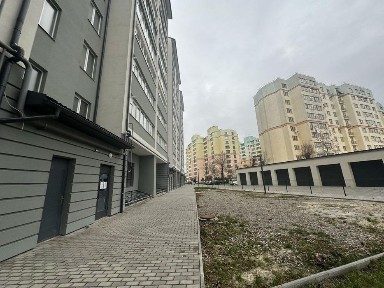 Панорамна квартира біля річки, можна робити ремонт
