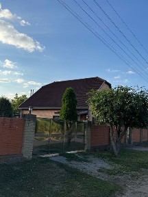 Двоповерховий будинок