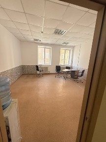 Оренда офісу з меблями в 2 хвилинах від метро Площа конституції