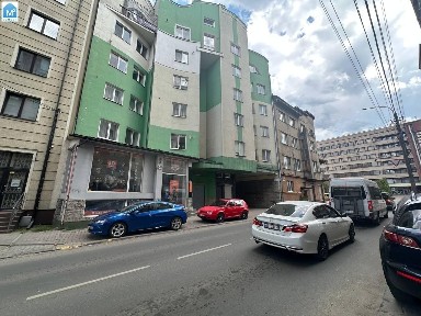 Комерційне приміщення з фасадним входом, центр