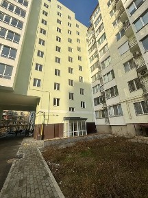 Продам двокімнатну квартиру в новобудові Центр міста