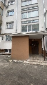 Простора 3-кім. квартира, поруч Палац культури Украіна