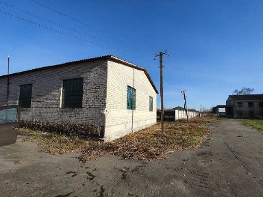 Виробниче приміщення з асфальтованим доїздом на відрізку Дубно-Рівне