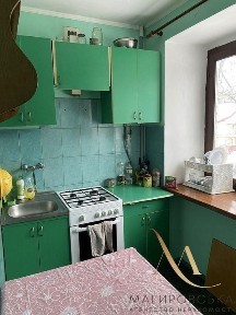 Продаж 2кім. кв-ра вул. Любінська цегляний будинок