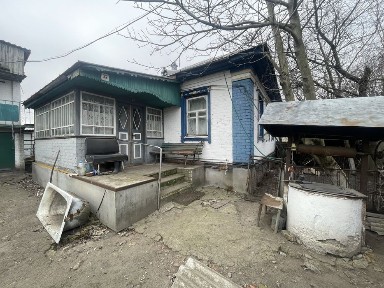 Добротна садиба, індивідуальне опалення, велика ділянка