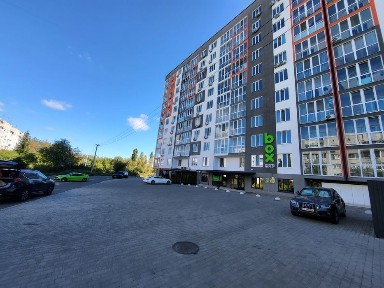 Продам комерційне приміщення в Обухові.