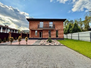 Просторий будинок у Стоянці | 207 м² | Гараж на 2 авто | 7,3 сотки