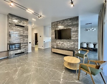 Стоянка, Пушкіна 6