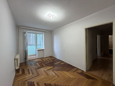 Двокімнатна квартира біля парку Молодіжний.
