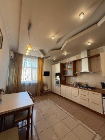 Оренда 3 кімнатної квартири по вул. Мечникова 18