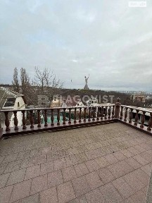 Оренда офісной будівлі Печерськ, Київ вигляд на Родину-МАТИ