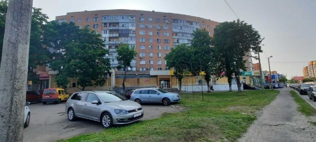 Здам в оренду фасадне комерційне приміщення. Червона лінія