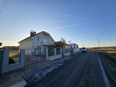 Будинок 220 м² на 15 сот. / Коритняни / 3 км від Ужгород / гараж, сад / єВідновлення
