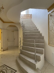 Продам будинок 450 м2. З бомбосховищем