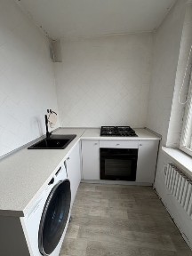 Продам власну 2к (45.7м. кв. ) квартиру біля метро центральний ринок