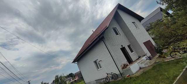 Продається новий двоповерховий цегляний будинок. 4 кімнати. Гараж. 10 соток приват\землі