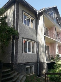 Здам будинок у дворі ще два будинки м. Вижниця Чернівецька обл.