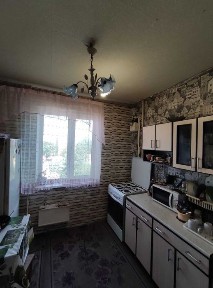 Продаж 3-кімнатної квартири в м. Обухів, центр (зупинка Школа)