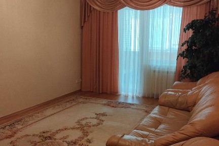 Оренда 3к квартири біля ТРЦ <a href='/newbuilding/4941/view/zk-raion'>Район</a> по вул. Лаврухіна