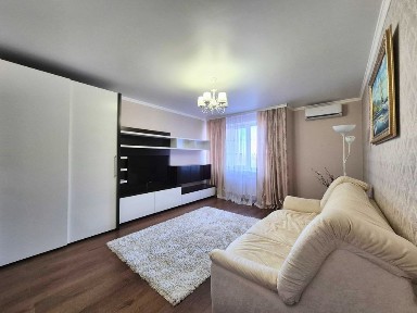 Продам 3х кім. квартиру з якісним євроремонтом в центрі Києва. Вул. Антоновича 112