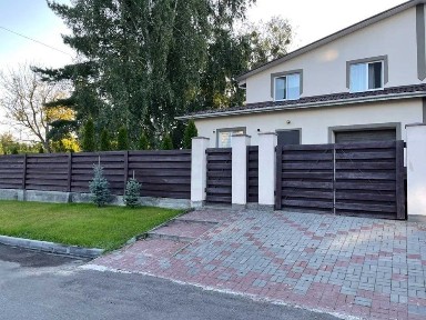 Киев метро Житомирска и Акадегородок Коттеджный закрытый под охраной