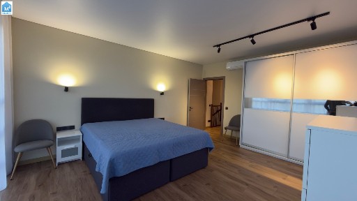 Вид на весь Київ і заходи сонця.