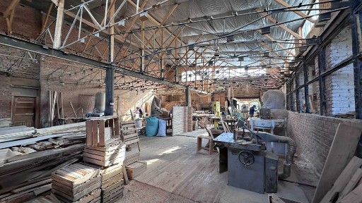 Продаж бази зі столярним виробництвом