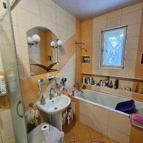Продаж будинку в Сваляві