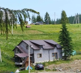 Продаж половини будинку в Карпатах, Івано-франківська область, с. Яблуниця Буковель