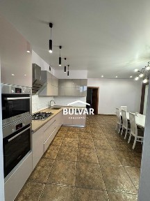 Автономка! СТАЛИНКА с лифтом - 208 м², Площадь Свободы / м. Университет, Алчевских 20/22