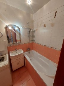 1-кімнатна квартира 42,54 м² з ремонтом, тепла лоджія, ОСББ