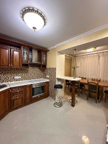 продається квартира 5 ком