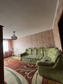 Здається простора, повністю мебльована