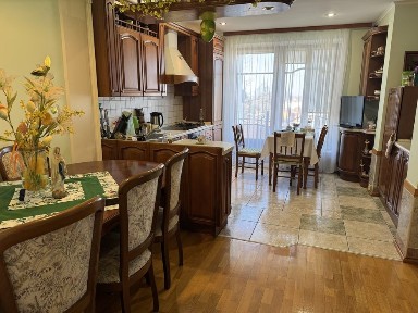 Продаж 5 кімн. квартири в два яруси по вул. О.Олеся 19