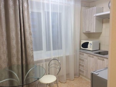 Центр Чорновола 2 б парковка у дворі